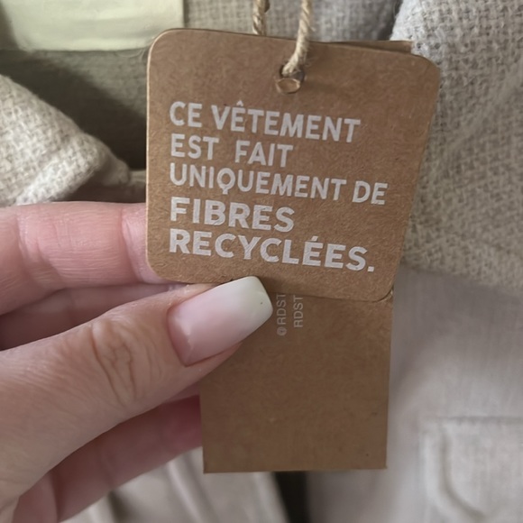 Beautiful RD style cropped shacket in beige - Picture 3 of 4